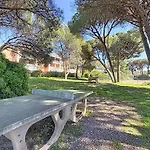 Pomme De Pin - Piscine, Tennis Et Parking *