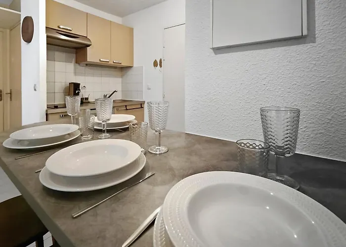 Pomme De Pin - Piscine, Tennis Et Parking *