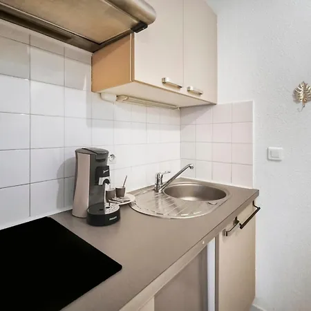 Pomme De Pin - Piscine, Tennis Et Parking