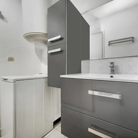 Pomme De Pin - Piscine, Tennis Et Parking Saint-Raphaël