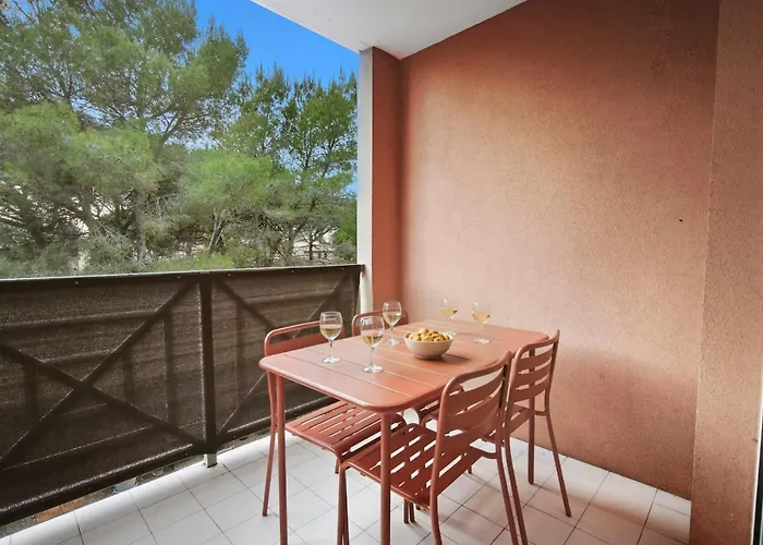 Pomme De Pin - Piscine, Tennis Et Parking Saint-Raphaël