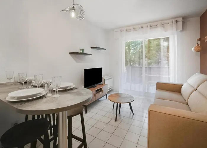 Pomme De Pin - Piscine, Tennis Et Parking *