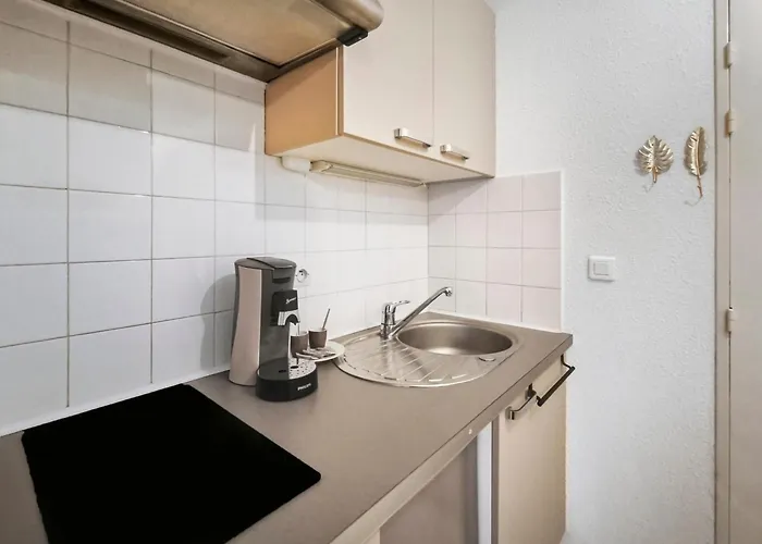 Pomme De Pin - Piscine, Tennis Et Parking