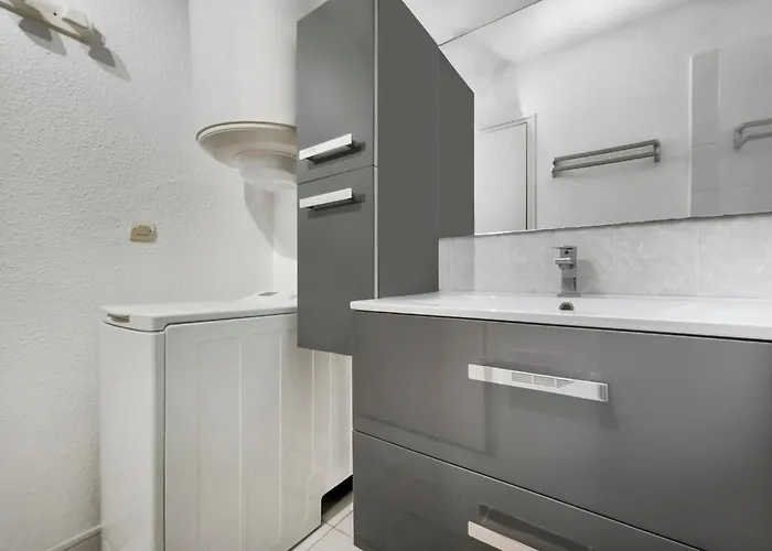 Pomme De Pin - Piscine, Tennis Et Parking Saint-Raphaël