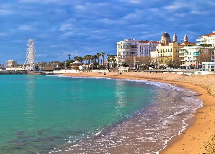 Pomme De Pin - Piscine, Tennis Et Parking Saint-Raphaël